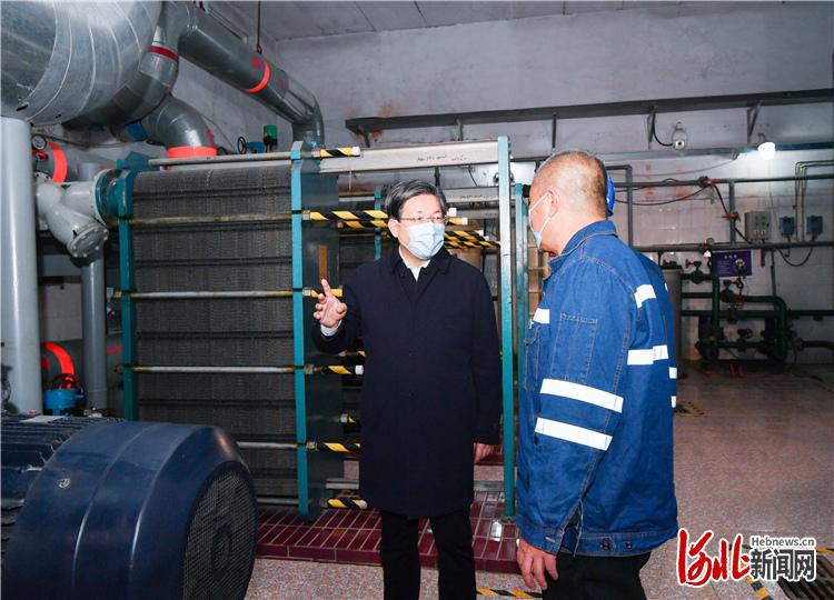 王東峰在石暗訪檢查供暖工作:時刻關心民生冷暖(圖3) 王東峰在石暗訪檢查供暖工作:時刻關心民生冷暖(圖3)